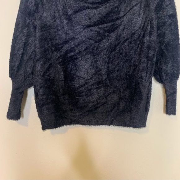 NWT Chelsea28 Black Off Shoulder Knit V Neck Long Sleeve Sweater Medium - Picture 5 of 11